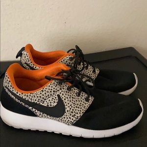 ✨Nike Leopard Roshe Sneakers